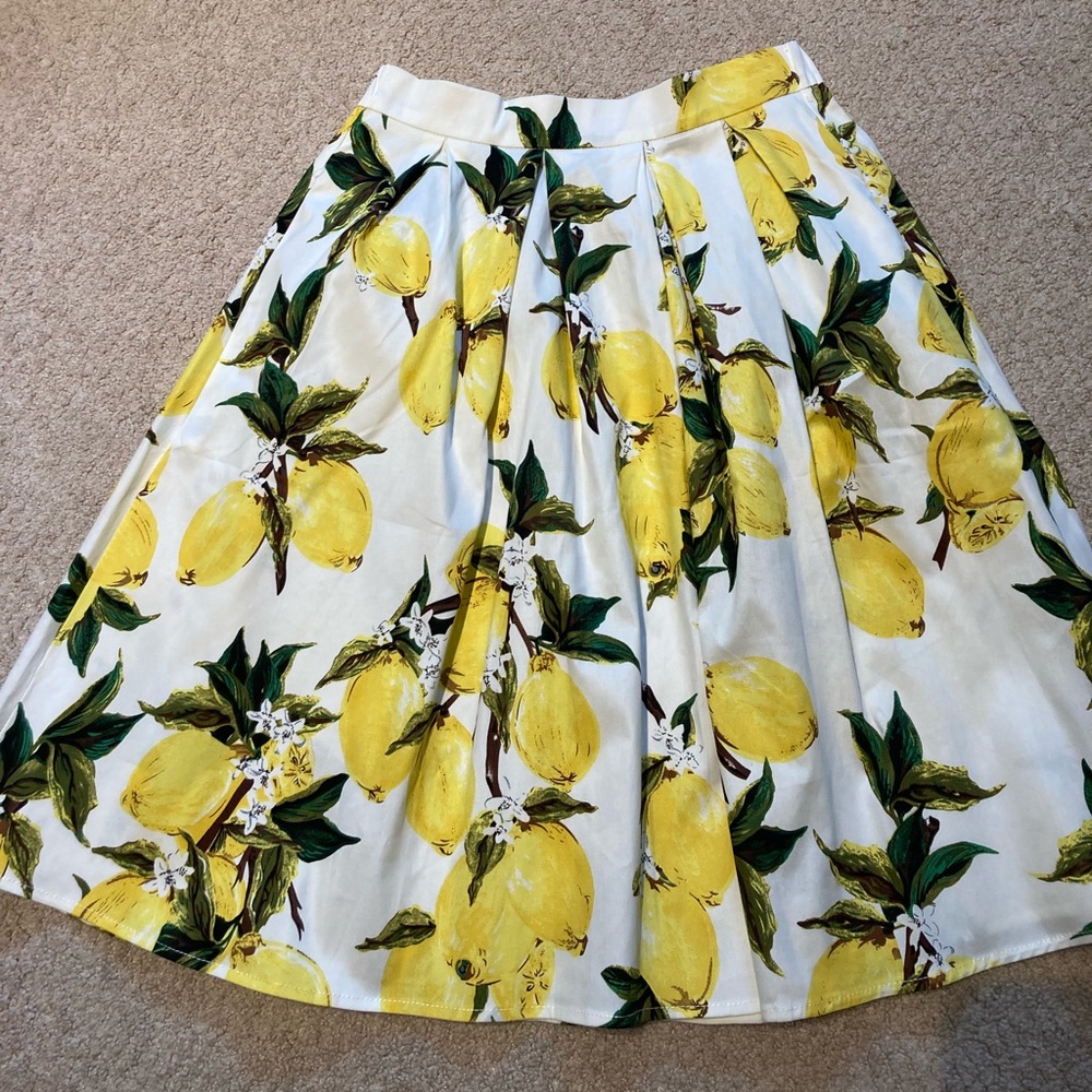 Pleated Lemon Midi Skirt vintage EUC with pockets!
